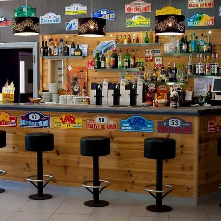 Hotel Hotel Restaurant Les Lavandins Saint-Christol (Vaucluse)